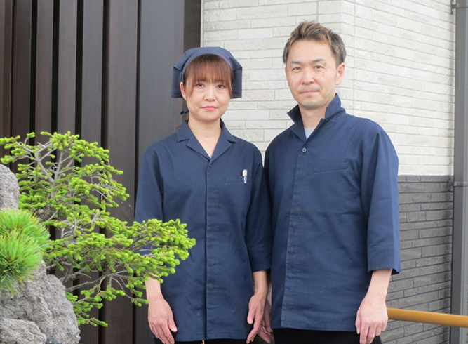 黒坂千潮さん（右）、里美さんご夫婦　休日は温泉でリフレッシュ