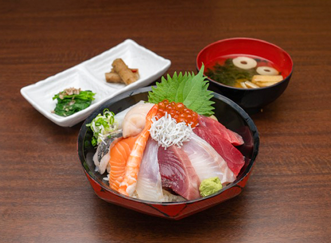 ビジュアルにこだわった海鮮丼