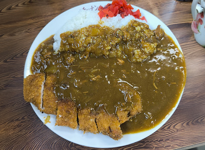 カツカレーはこのボリューム